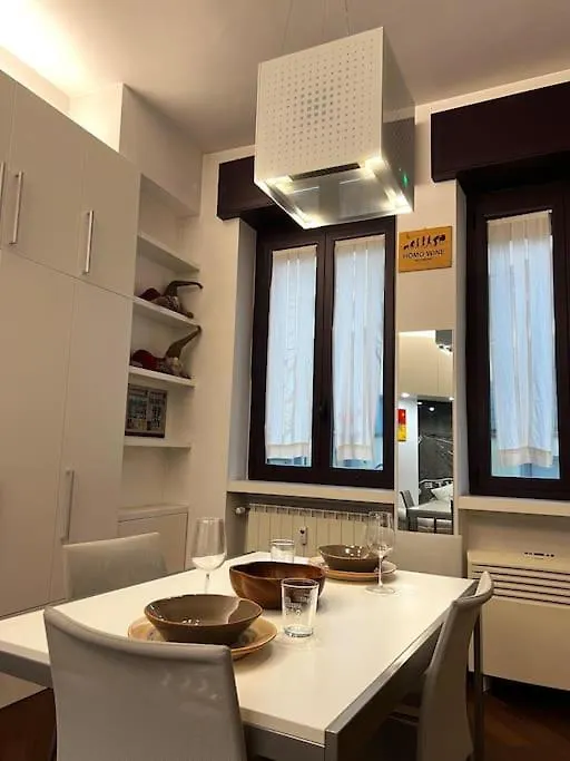 アパート ミラノIl Nido Del Centro Storico-A Due Passi Dai Navigli E Dal Duomoアパートメント